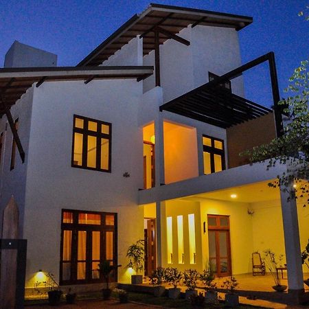 Amuththa Resort Anuradhapura Esterno foto